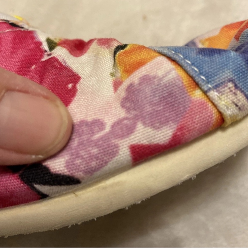 TOMS Women's Vibrant Floral Slip-On Flats - Picture 10 of 13